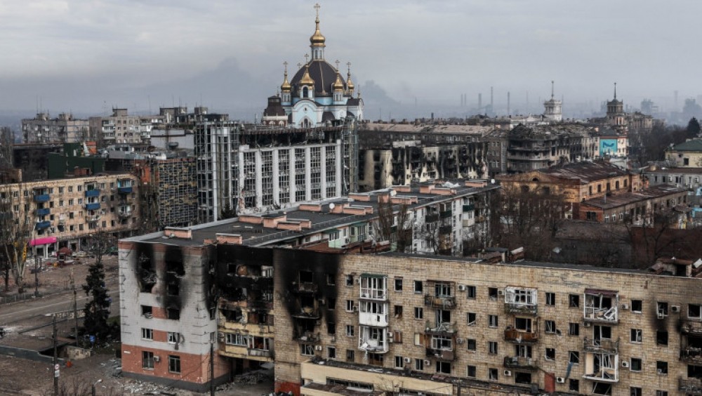 Miracolul din ziua de Paște, în Mariupol. O biserică a rămas în picioare, într-un cartier distrus de bombardamente